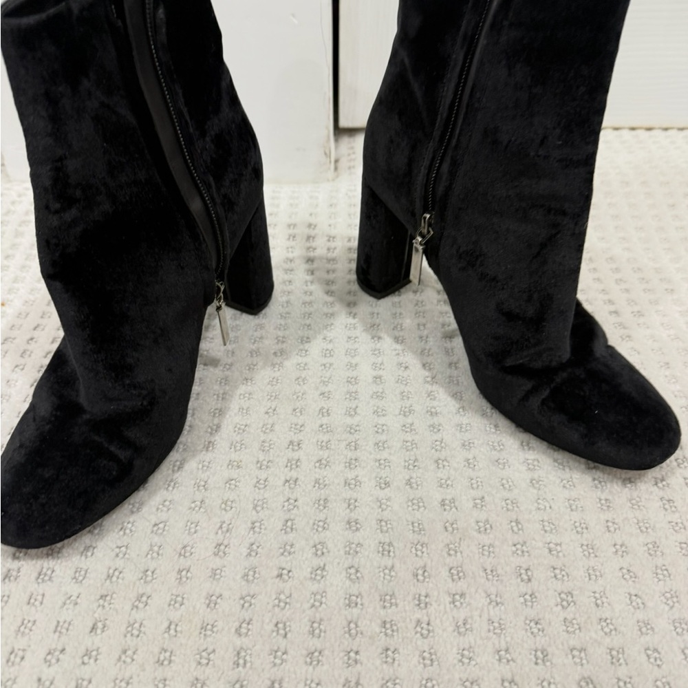 Yves Saint Laurent Black Velvet Ankle Booties size 37 - Picture 2 of 7